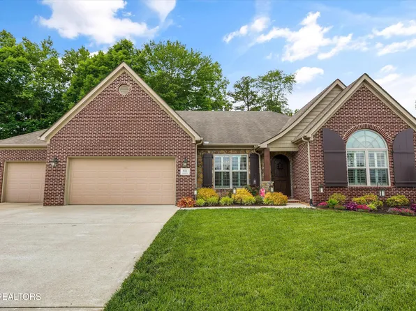 851 Granada Dr, Lenoir City, TN 37772