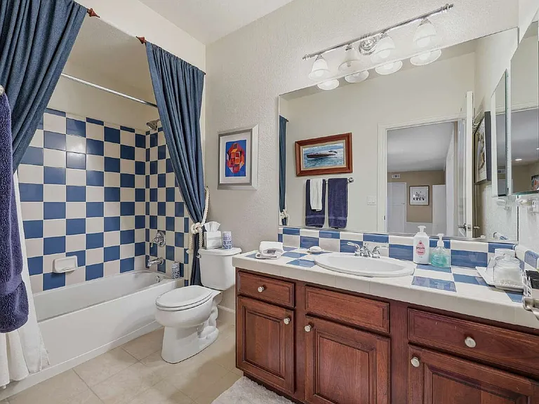 5940 Cour Saint Michelle — Photo 33