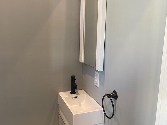 4th image of 2700 Ash St APT 1A