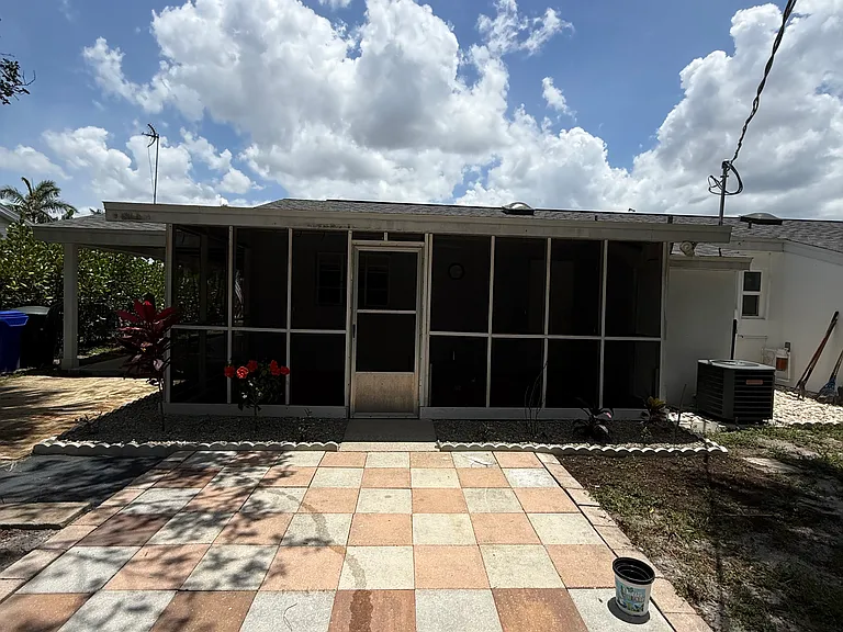 1355 Bradford Rd — Photo 14