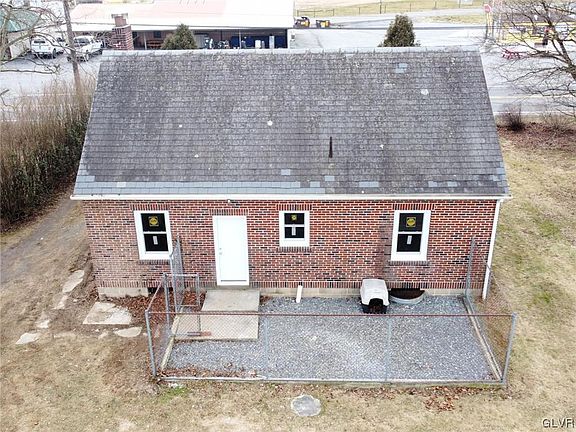 3rd image of 4704 Lehigh Dr