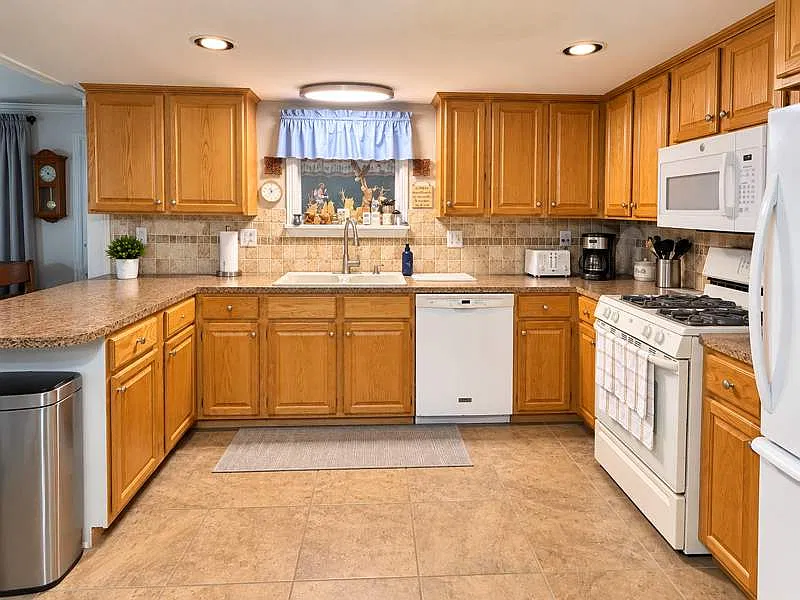 2 bed, 2.0 bath, 952 sqft, $16,500 — Photo 4