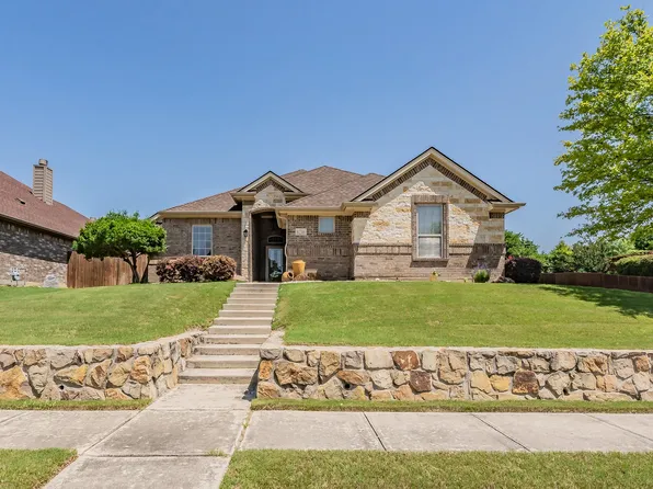 8216 Shady Valley Dr, Benbrook, TX 76116