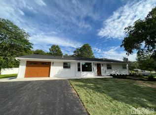 3 Ritter Rd, Kendall Park, NJ 08824