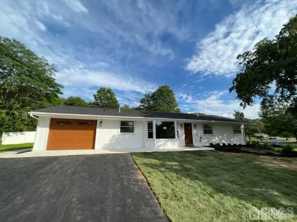 3 Ritter Rd, Kendall Park, NJ 08824