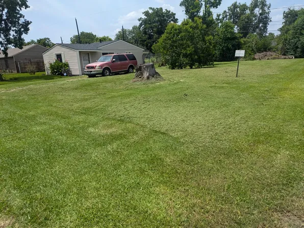 5335 Lyndhurst Dr, Houston, TX 77033