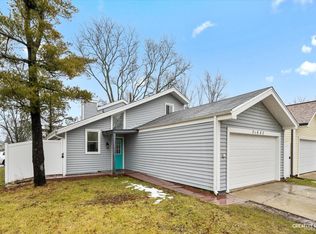 2S643 Wildwood Ct, Warrenville, IL 60555