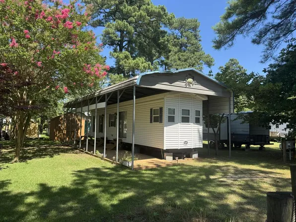 5043 Blue Point Dr, Horntown, VA 23395
