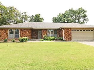 6717 Dorsett Dr, Bartlesville, OK 74006