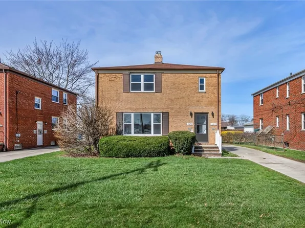3420 W 210th St, Fairview Park, OH 44126