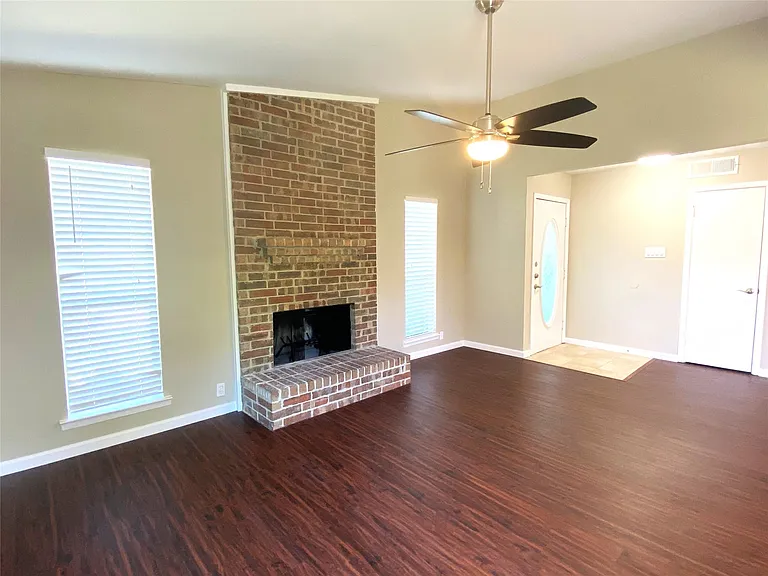 2704 Winding Creek Dr — Photo 4