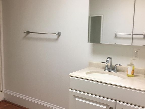 3rd image of 212 Lee St W #A
