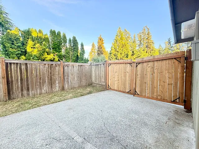 20628 NE 75th Pl — Photo 26