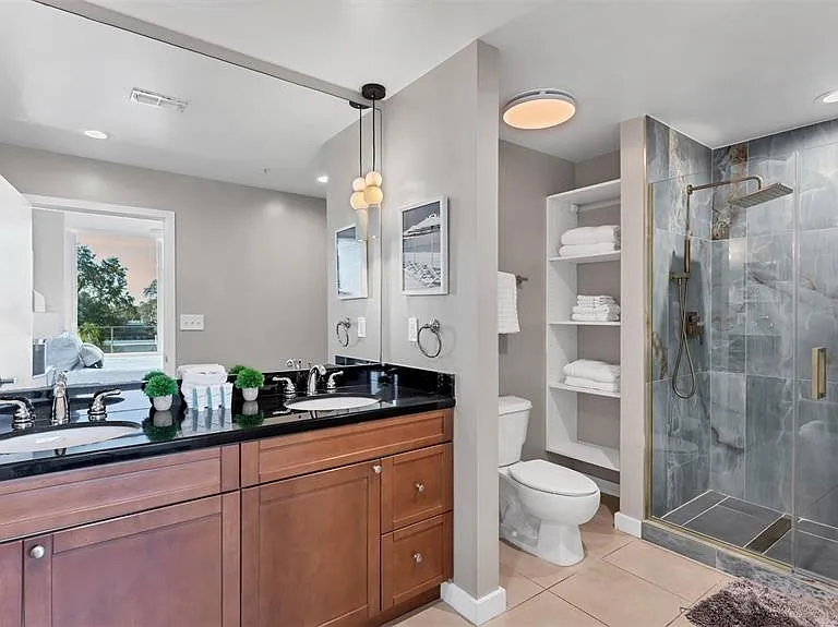 525 E Jackson St #405 — Photo 36