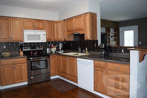 2nd image of 211 N Lincoln St