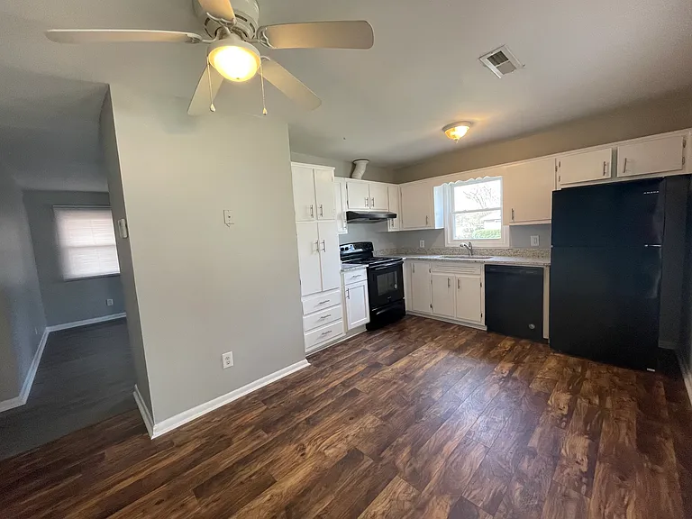 621 Murray Rd NW — Photo 2