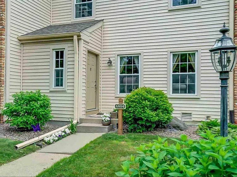 6804 Old Sauk Ct — Photo 2