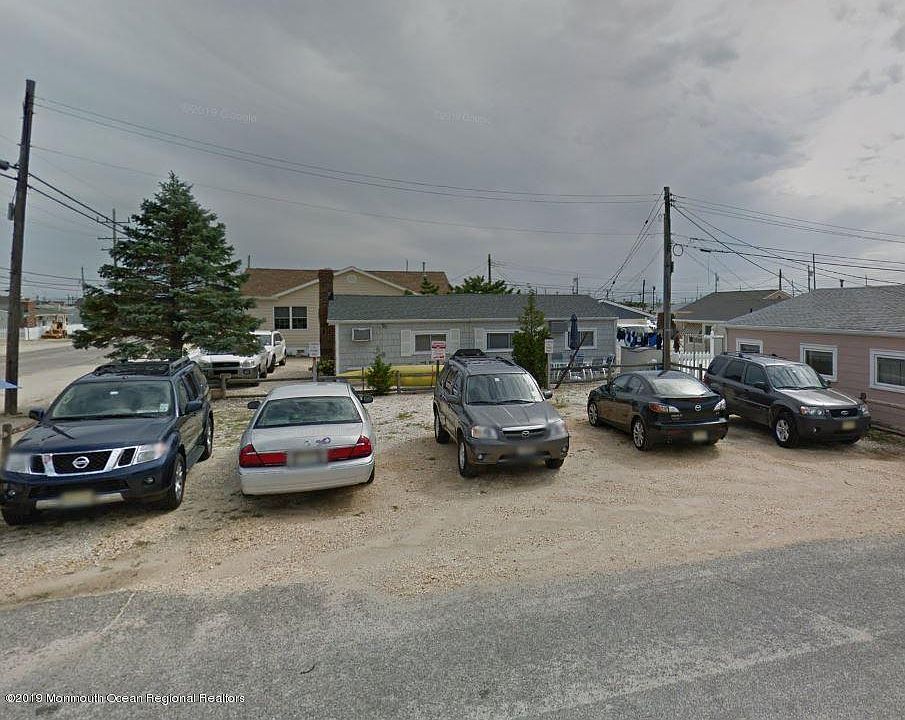 1st image of 101 W Bayview Dr