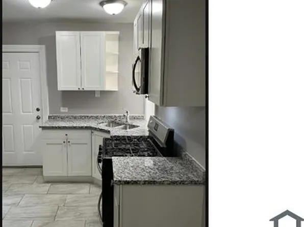 109 E 45th St #3, Chicago, IL 60653