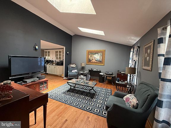 2nd image of 11903 Woodland View Dr