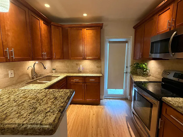 609 SW 6th Ave — Photo 4