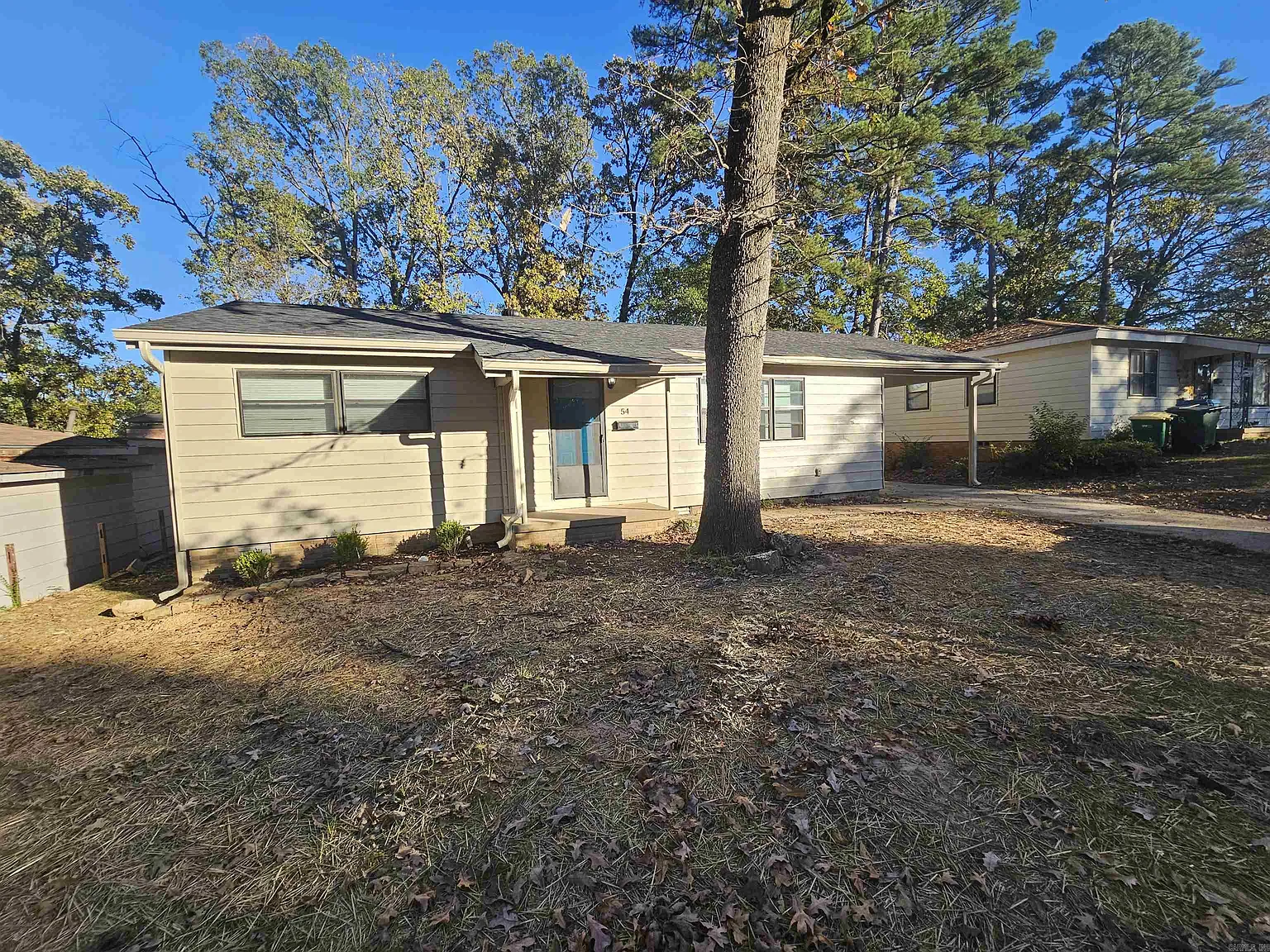 3 bed, 1.0 bath, 1040 sqft, $1,075 — Photo 2