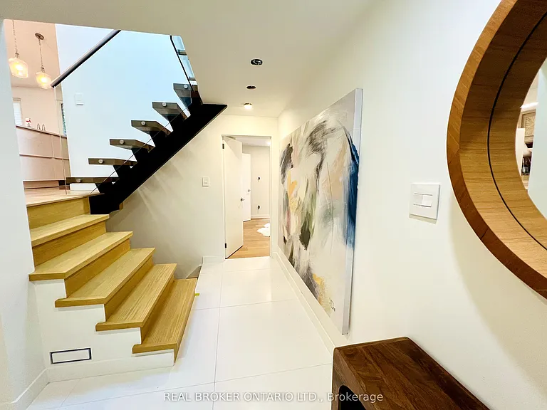 51 Castlemere Cres — Photo 17