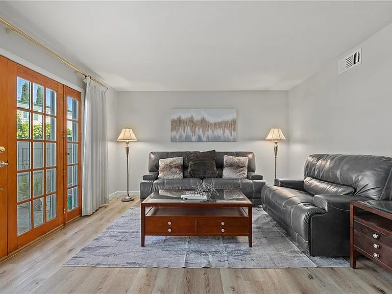4990 Argyle Dr — Photo 3