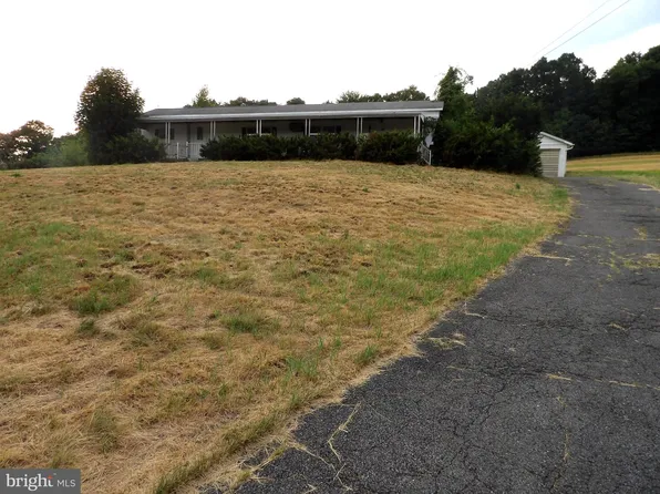 261 Pleasant Valley Rd, Pine Grove, PA 17963