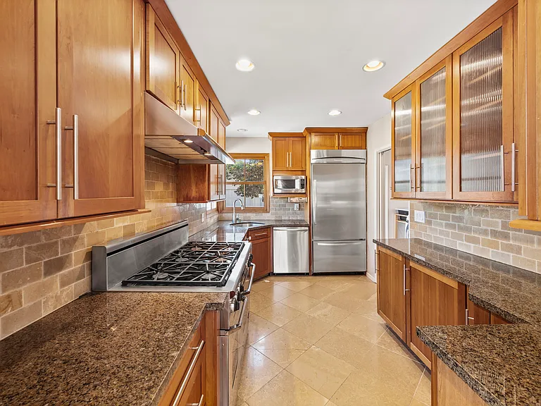 1237 W Oak Ave — Photo 10