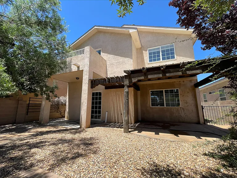7412 Peregrine Rd NE — Photo 25