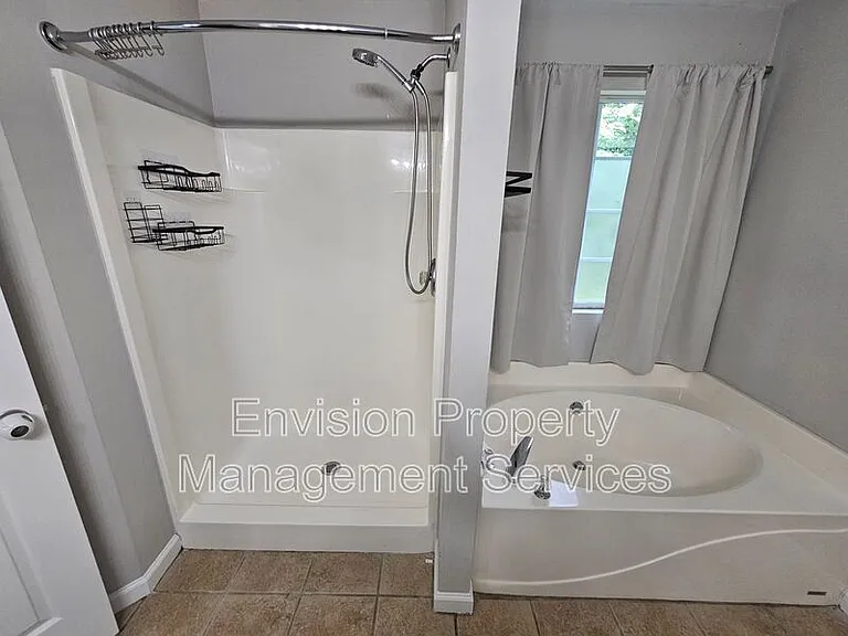 479 Lakeshore Dr — Photo 10