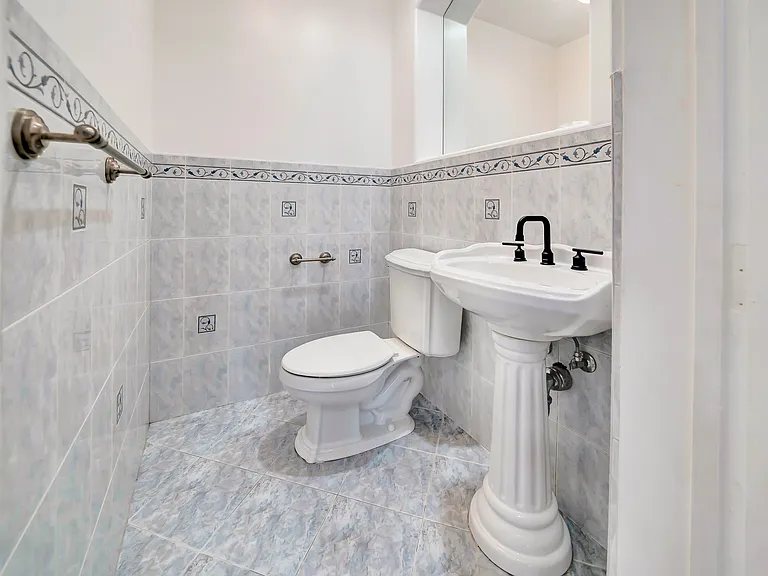 7735 Wilbur Ave — Photo 55