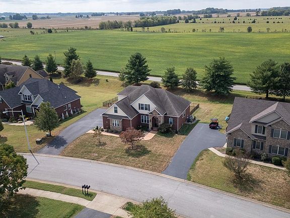 3rd image of 392 Roseberry Cir