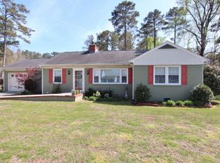 201 Roseneath Ave, Kilmarnock, VA 22482