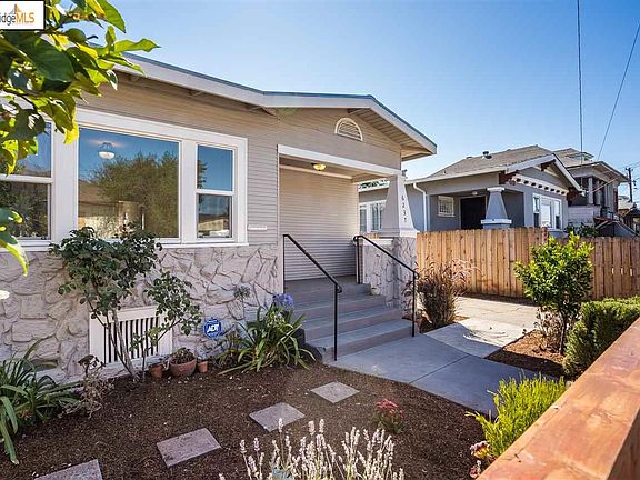 2nd image of 6237 Avenal Ave