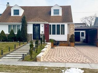 573 Martin Rd, Franklin Square, NY 11010