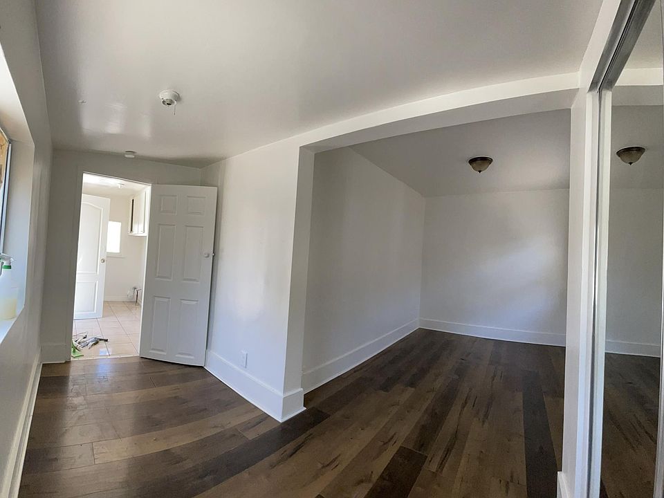 1st image of 1224 E 55th St
