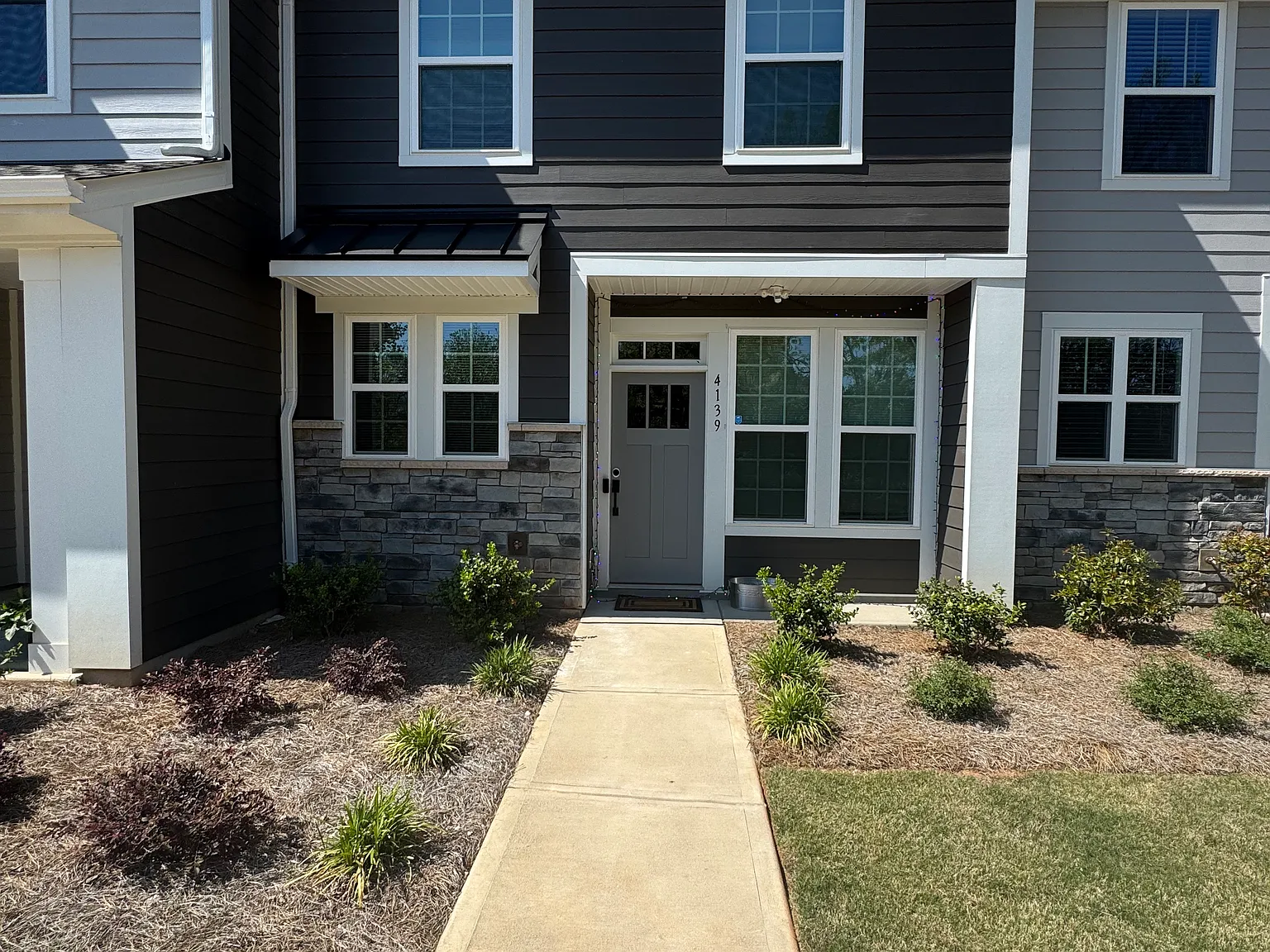 3 bed, 2.5 bath, 1617 sqft, $2,300 — Photo 1