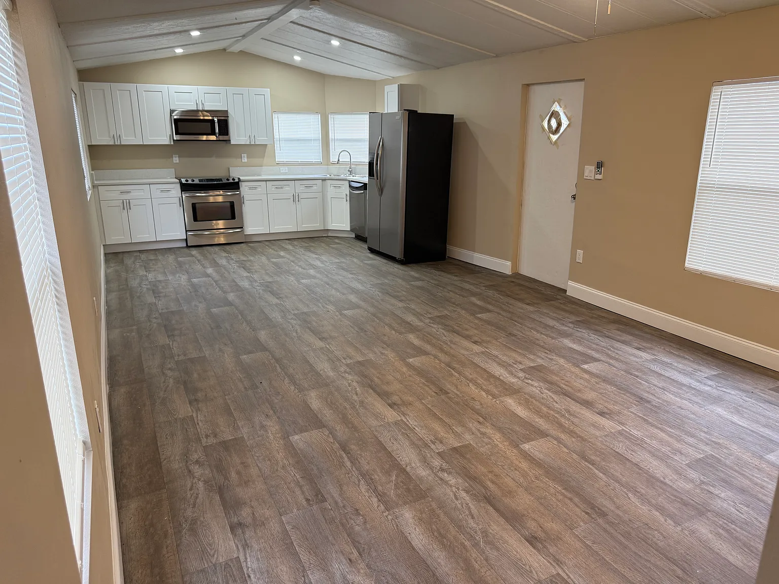 2 bed, 1000 sqft, $1,650 — Photo 4