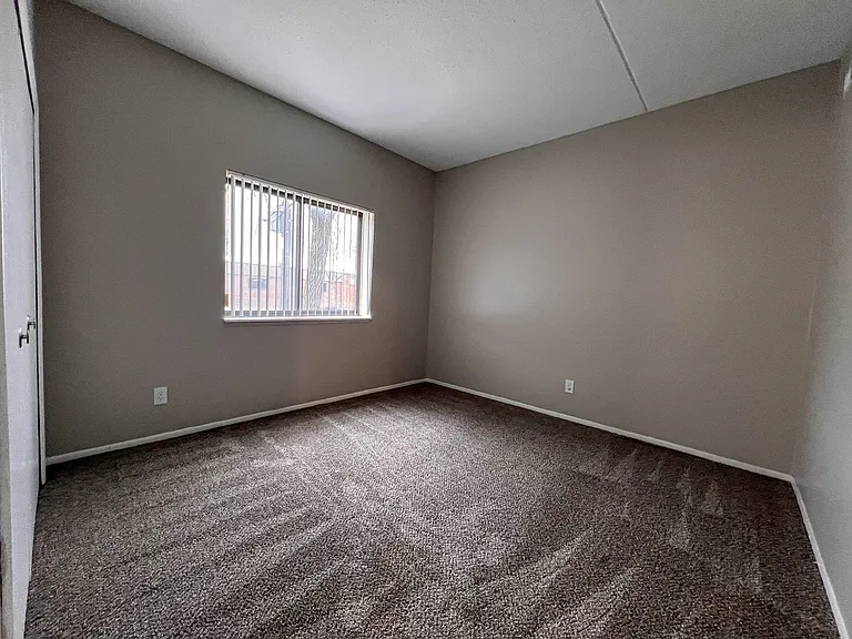 Huntington Green Apartments — Photo 69