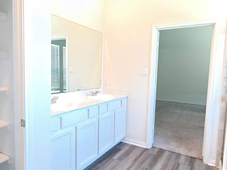 15715 Crosby Hall Dr — Photo 12