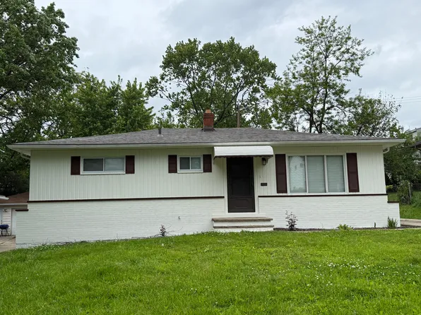 8215 Green Dr, Garfield Heights, OH 44125