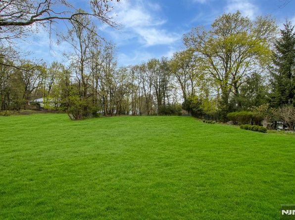 278 Fountain Rd, Englewood, NJ 07631