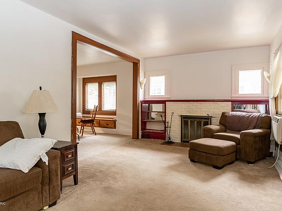 3rd image of 1581 Spruce Dr