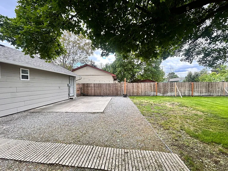 1927 E Marshall Ave — Photo 21
