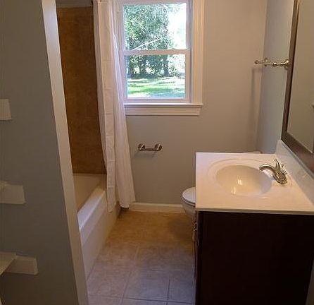 3rd image of 22 Timberline Cres