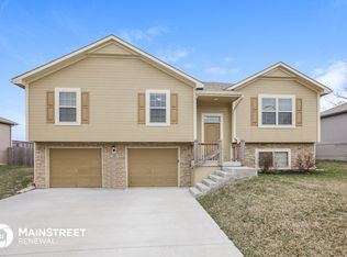 408 Golfview Dr, Pleasant Hill, MO 64080