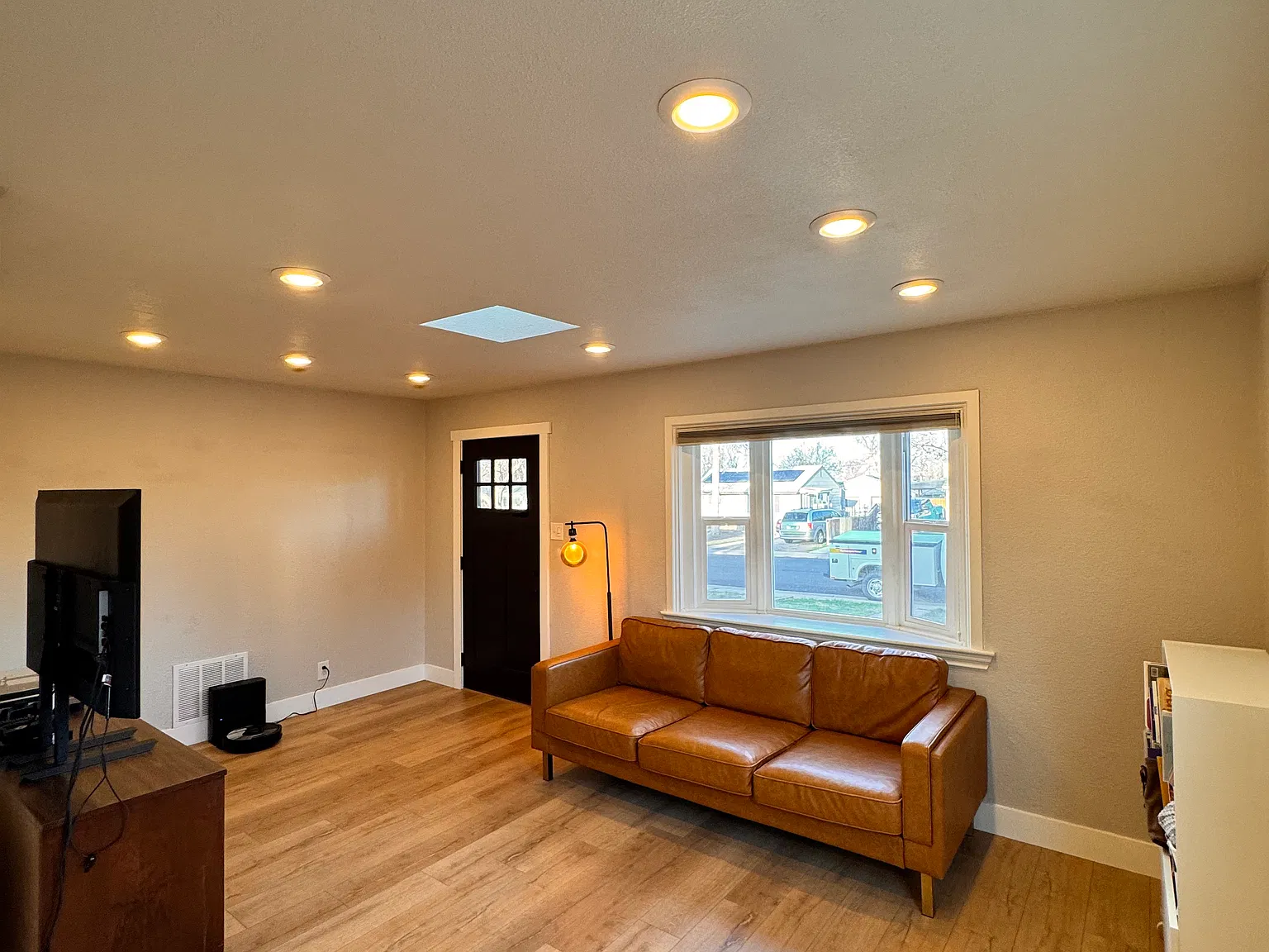 2 bed, 704 sqft, $2,425 — Photo 3