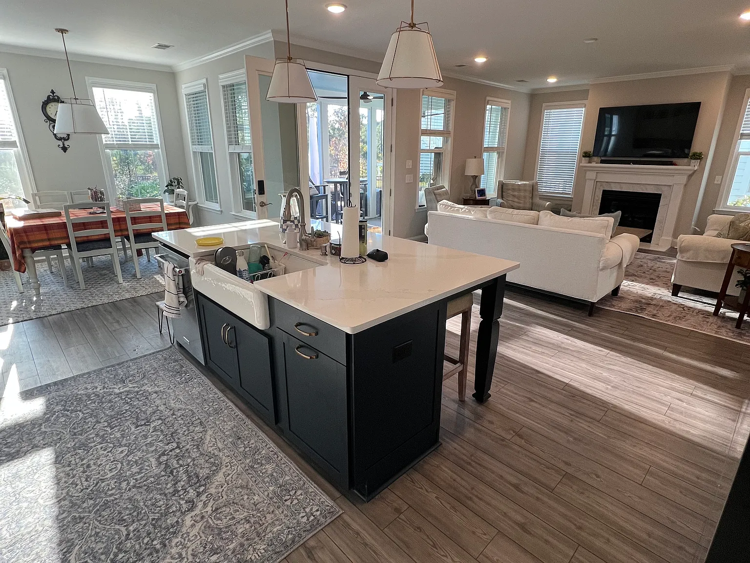 4 bed, 2.5 bath, 2950 sqft, $5,450 — Photo 3